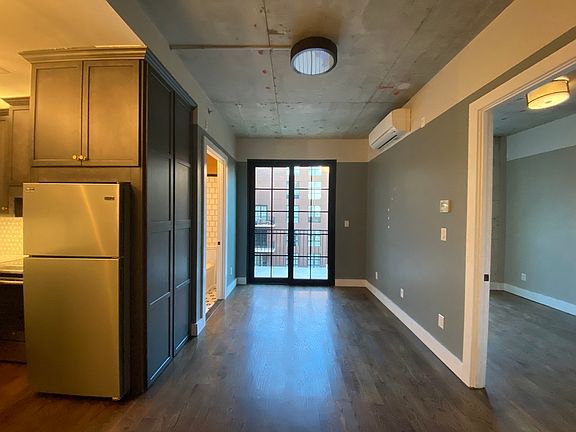 3rd image of 61 Metropolitan Ave #5011