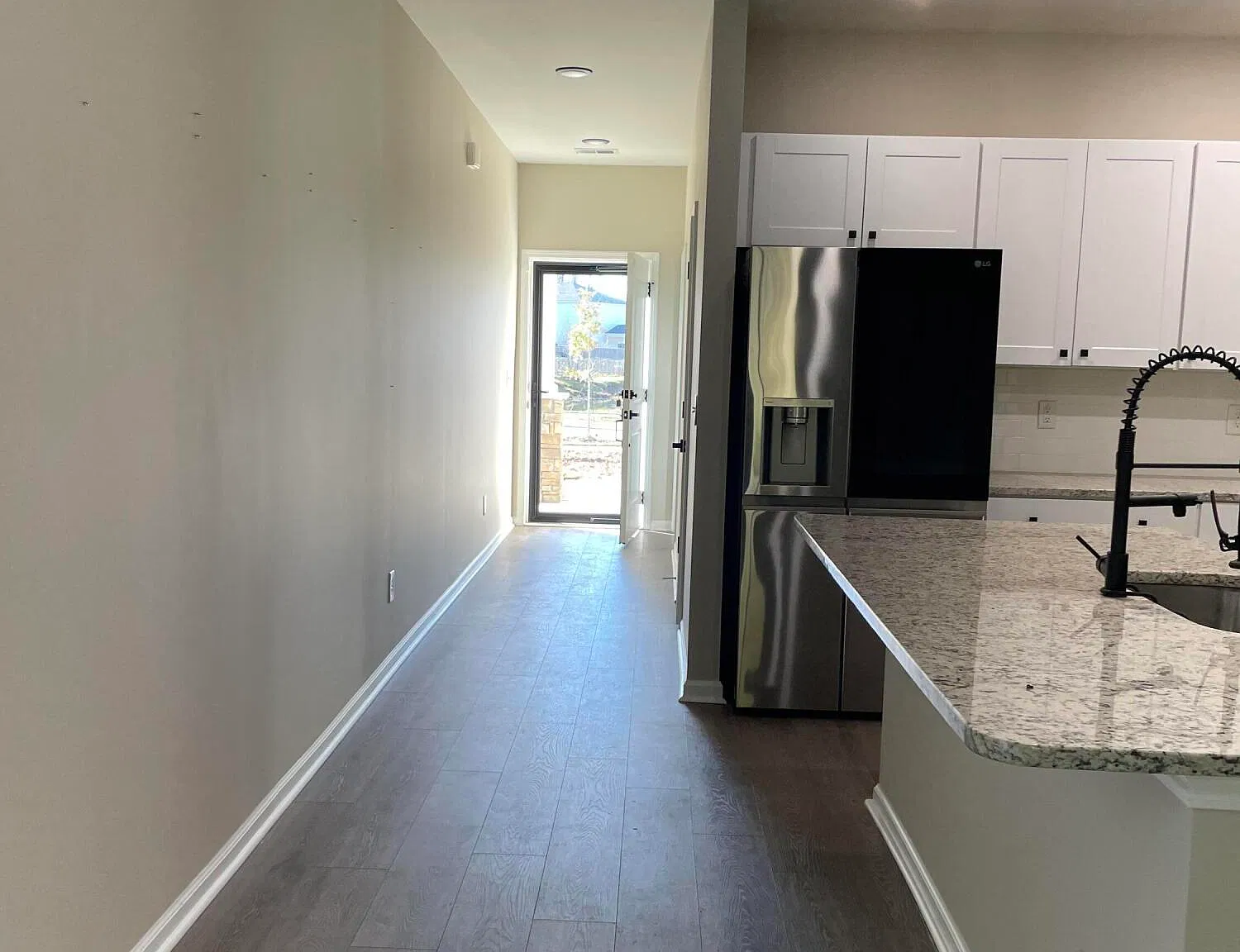 3 bed, 2.0 bath, 1413 sqft, $2,500 — Photo 3