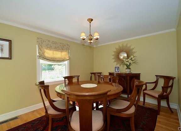 5th image of 7 Olmstead Ct