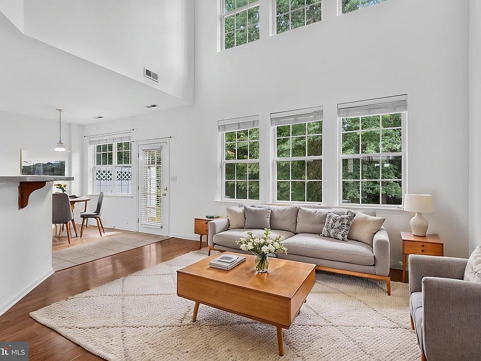 1st image of 28 Sutton Ct