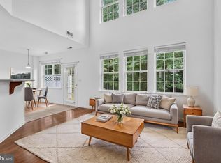 28 Sutton Ct, Pennington, NJ 08534