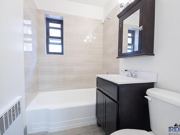 5th image of 256 S Harrison St