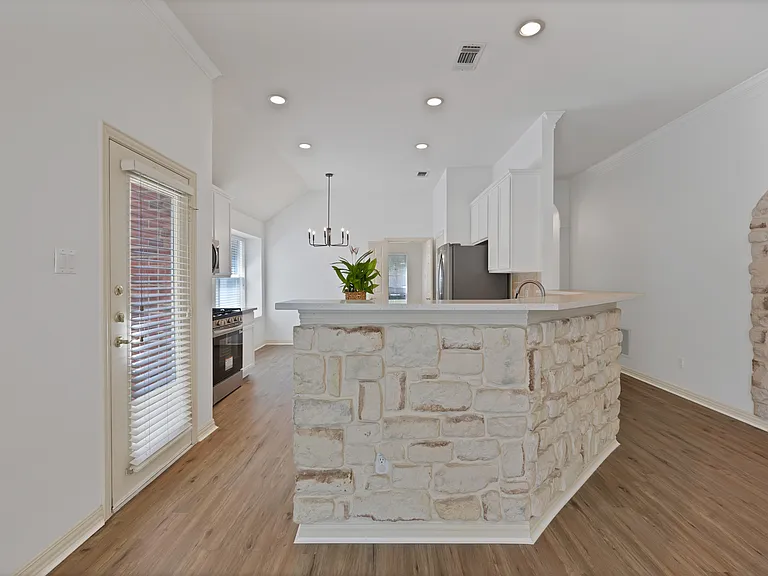 5516 Broken Bend Dr — Photo 10