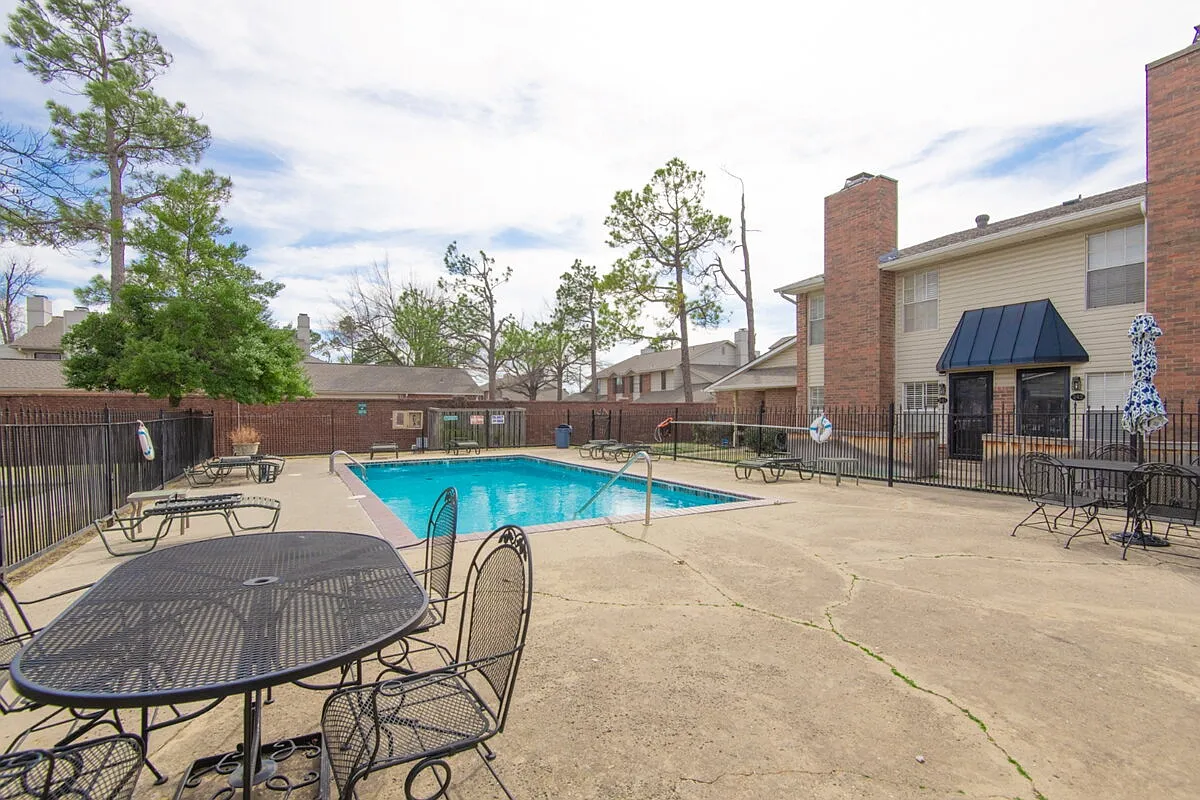 2 bed, 2.0 bath, 1050 sqft, $1,445 — Photo 2