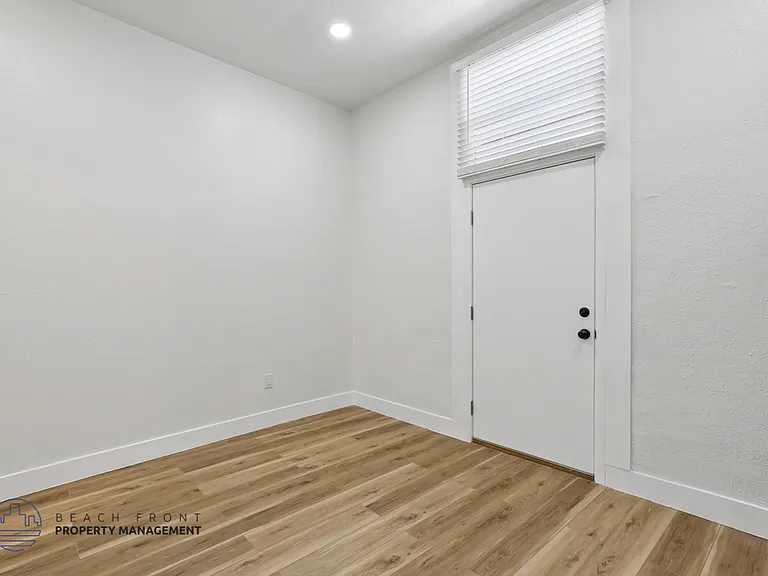 1141 Pine Ave — Photo 45