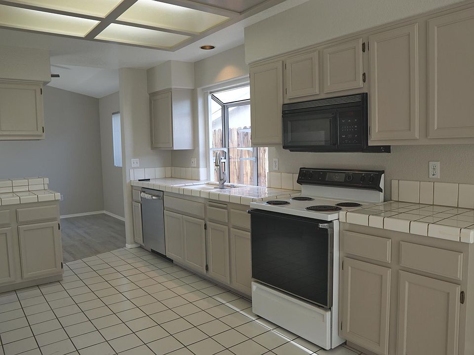 1st image of 51560 Village Ave