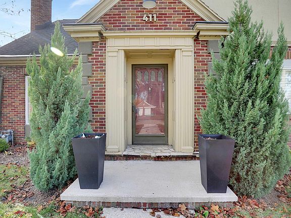 3rd image of 411 S Lincoln Park Dr