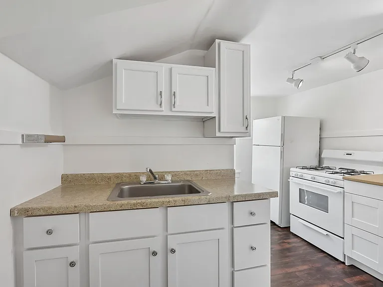 2027 N Main St #1B — Photo 18