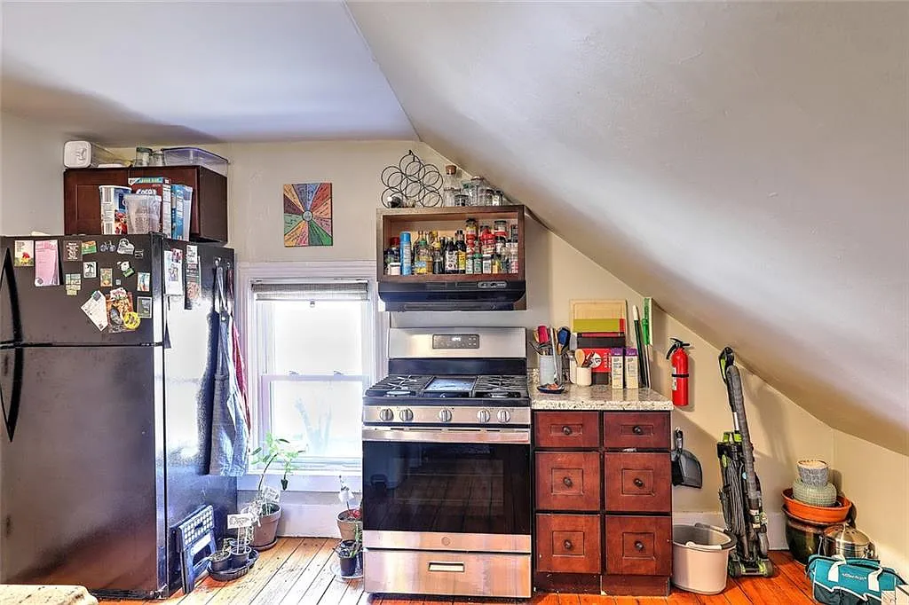 2 bed, 700 sqft, $1,950 — Photo 1