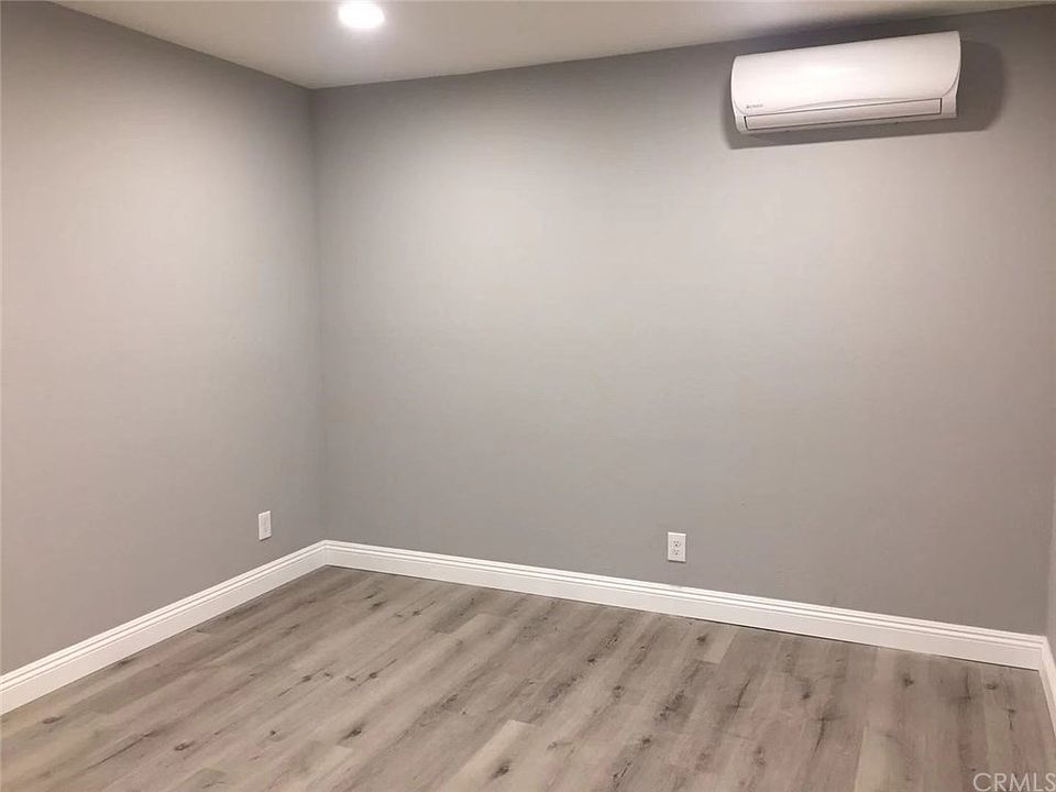 1st image of 670 N Hill Ave APT 5