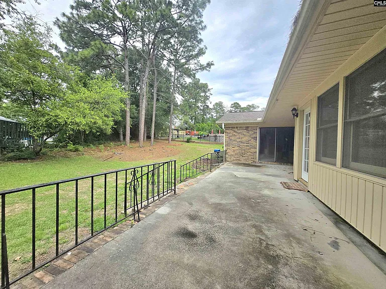 77 Northlake Rd — Photo 46