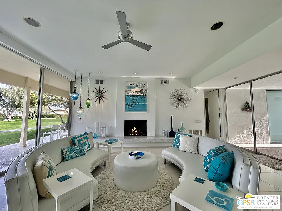 2 bed, 2.0 bath, 1965 sqft, $8,000 — Photo 2