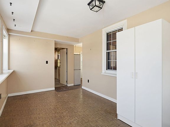 3rd image of 138 Warrenton St