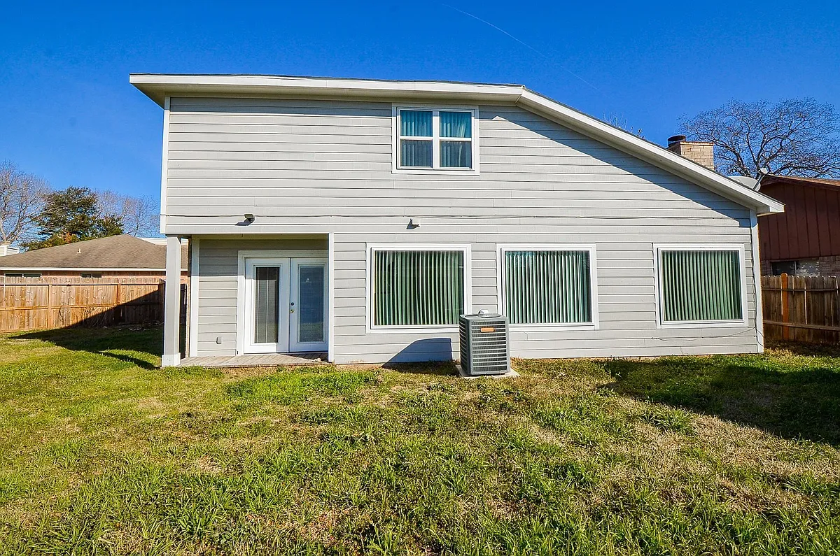 Building Photo - 18723 Lippizaner Dr
