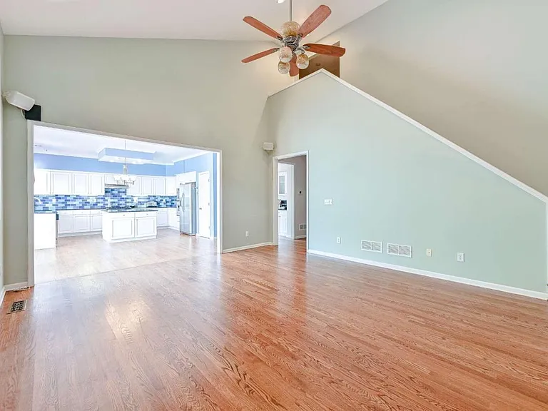 345 Eastcote Dr — Photo 4