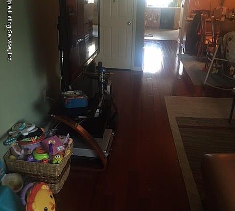 3rd image of 106 Arlington Pl #1