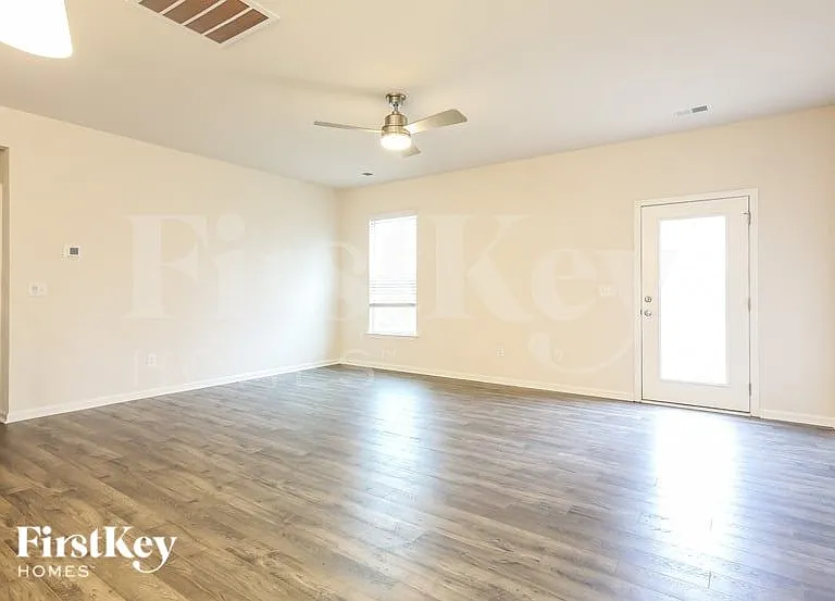 410 Stonefence Dr — Photo 3