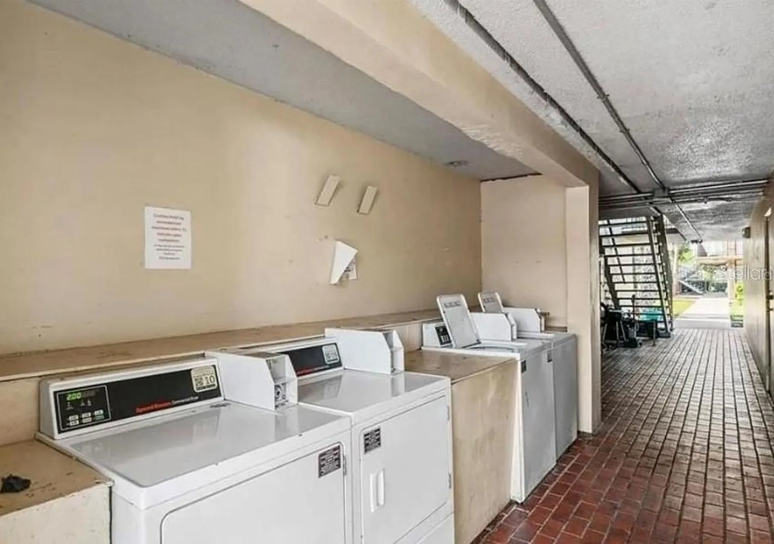 Best Deal In The Area! Newly Renovated Studio Apartment For Rent Available Now - All Utilities In... — Photo 2