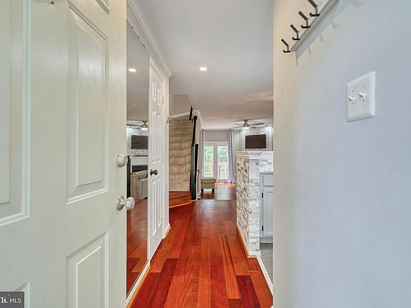 3rd image of 6113 Liverpool Ln