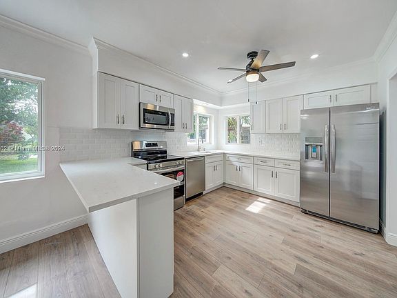 5th image of 2540 Dewey St
