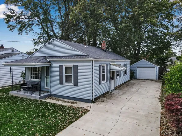 552 74th St, Niagara Falls, NY 14304