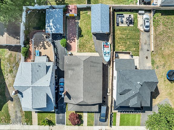 3rd image of 626 Irving Place