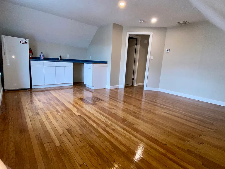 10 Campbell St #B — Photo 14
