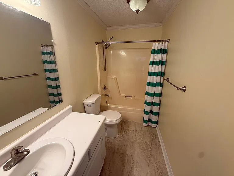 113 Suffolk Dr — Photo 11