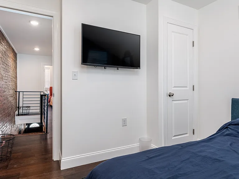 1540 N Hollywood St — Photo 13
