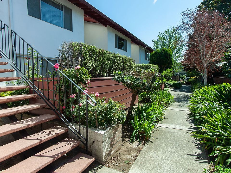 1st image of 294 Waverley St APT 2