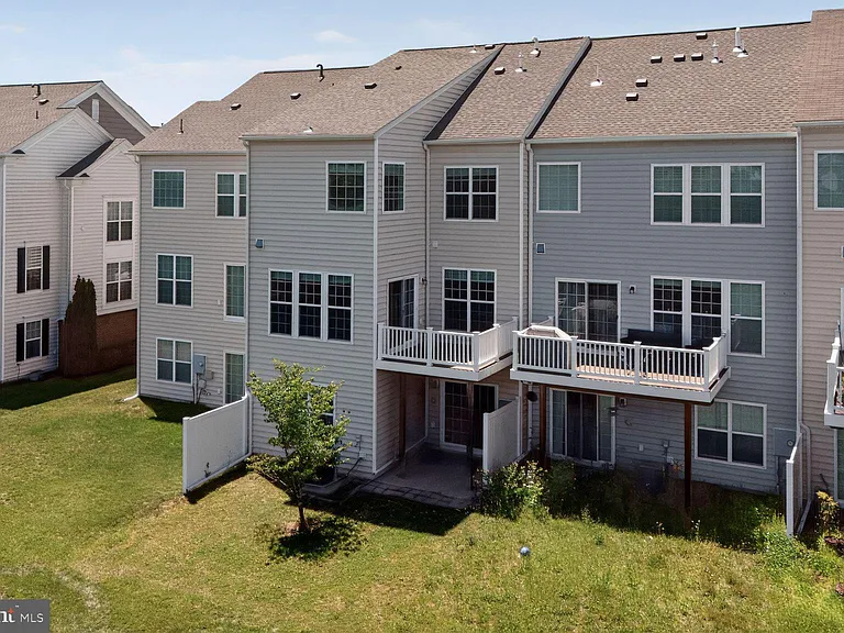 25450 Hopton House Ter — Photo 4