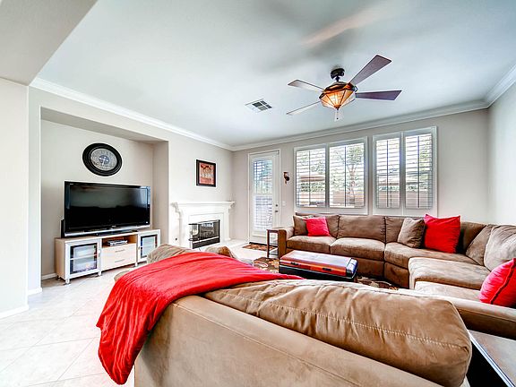 5th image of 1053 Tesoro Ave