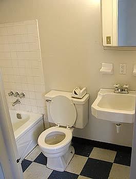 4th image of 50 W Oakland Ave APT 27