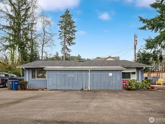 2nd image of 200 210 Rainier Boulevard N