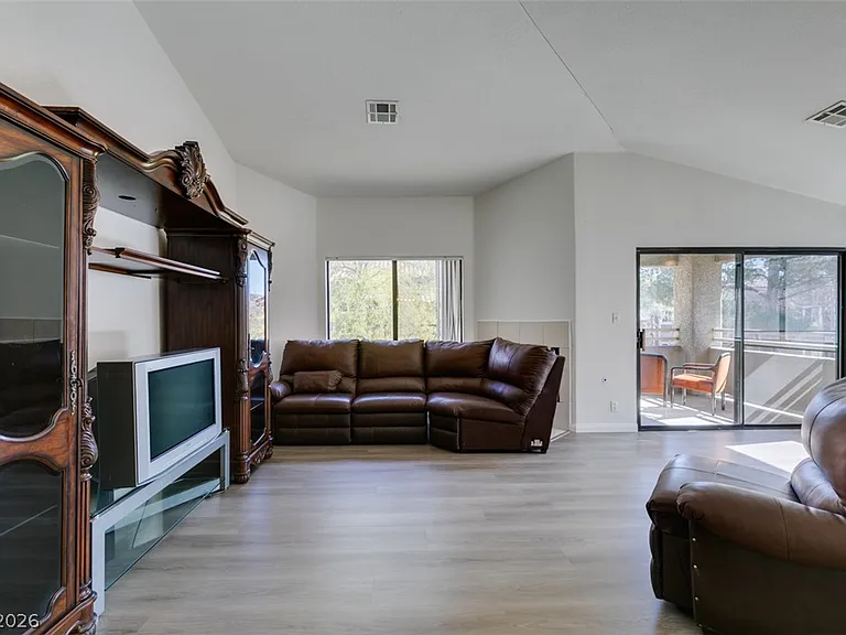 5054 S Rainbow Blvd #202 — Photo 8