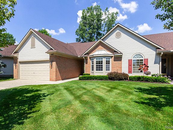 2nd image of 487 N Oak Dr