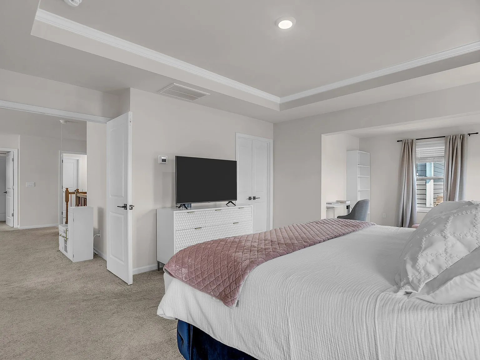 4 bed, 3413 sqft, $3,295 — Photo 2