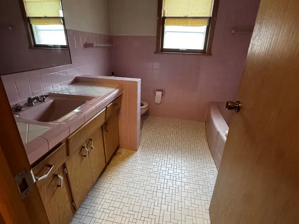 8505 W North Ave #4, Milwaukee, WI 53226
