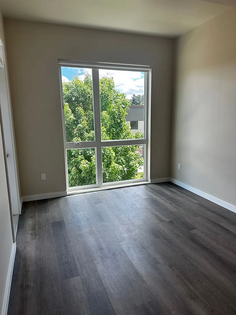 Urban Living At Fanno Creek — Photo 3