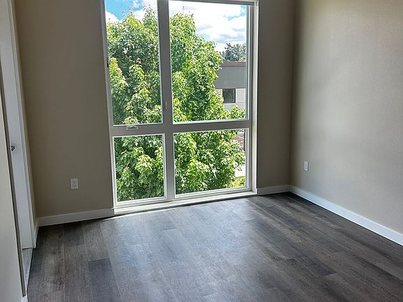 3rd image of 12547 SW Main St #208