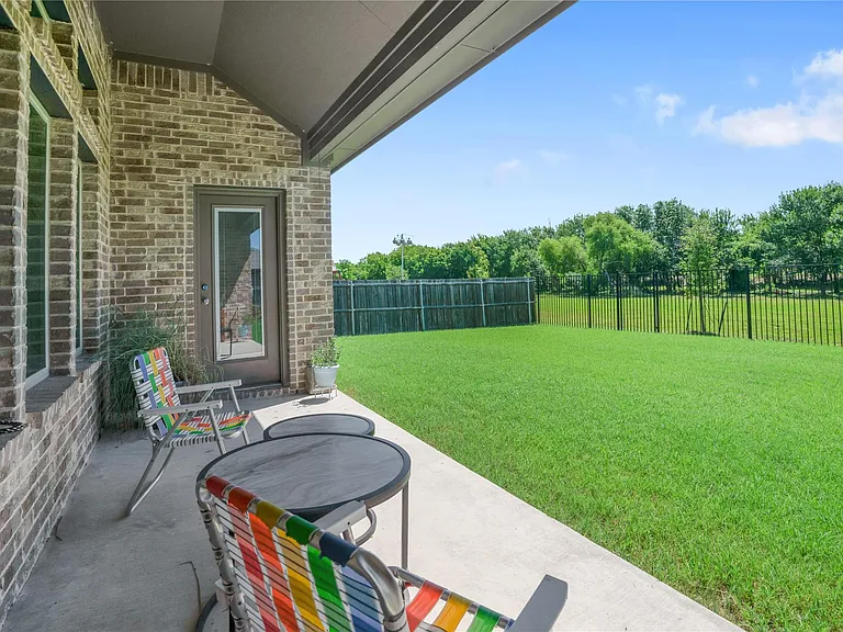 276 Goliad Trl — Photo 15