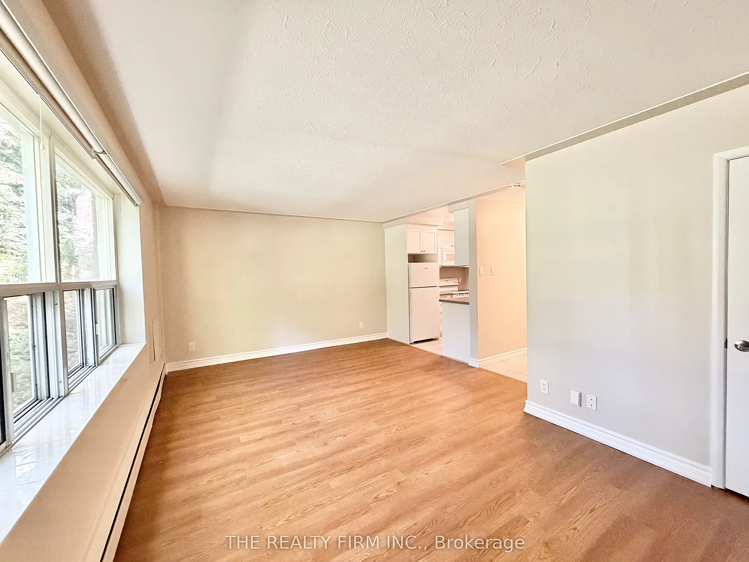 55 Beechwood Pl — Photo 2