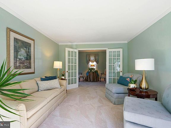 3rd image of 5551 Queen Victoria Ct