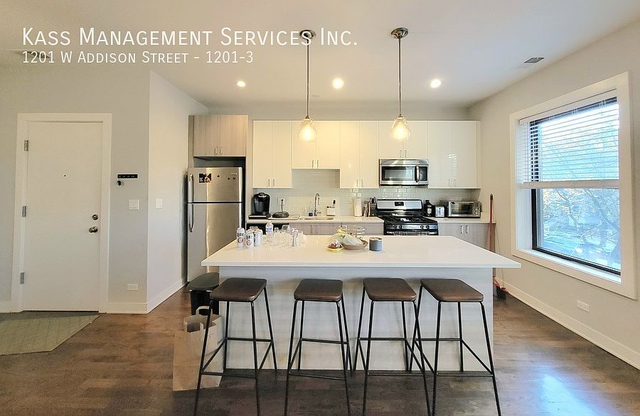 1st image of 1201 W Addison St APT 3