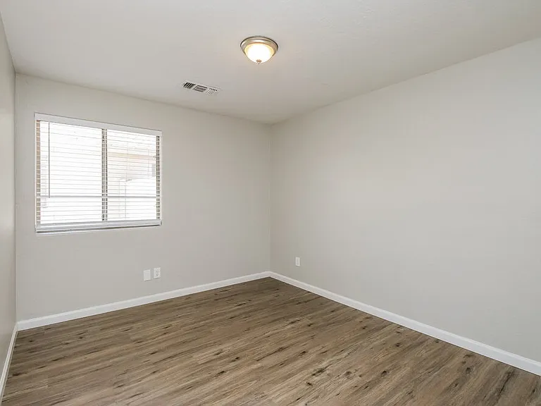 748 W Dublin St — Photo 12