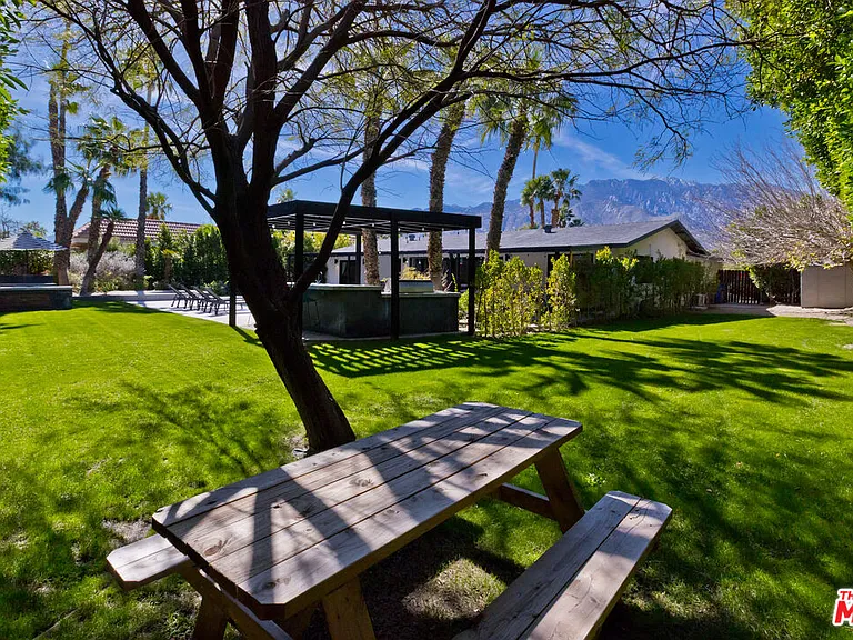 2660 N Farrell Dr — Photo 12