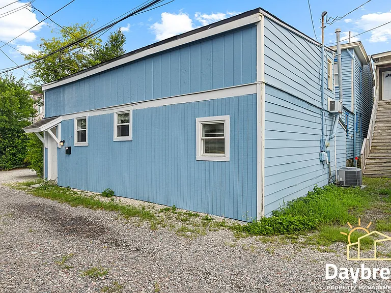 112 E Anderson St — Photo 2