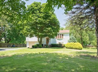 134 Sweetmans Ln, Manalapan, NJ 07726