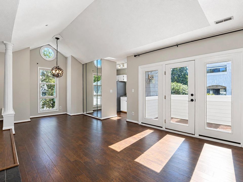 1st image of 1021 Brighthurst Dr Unit 306