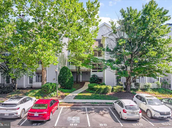 14305 Climbing Rose Way APT 202, Centreville, VA 20121